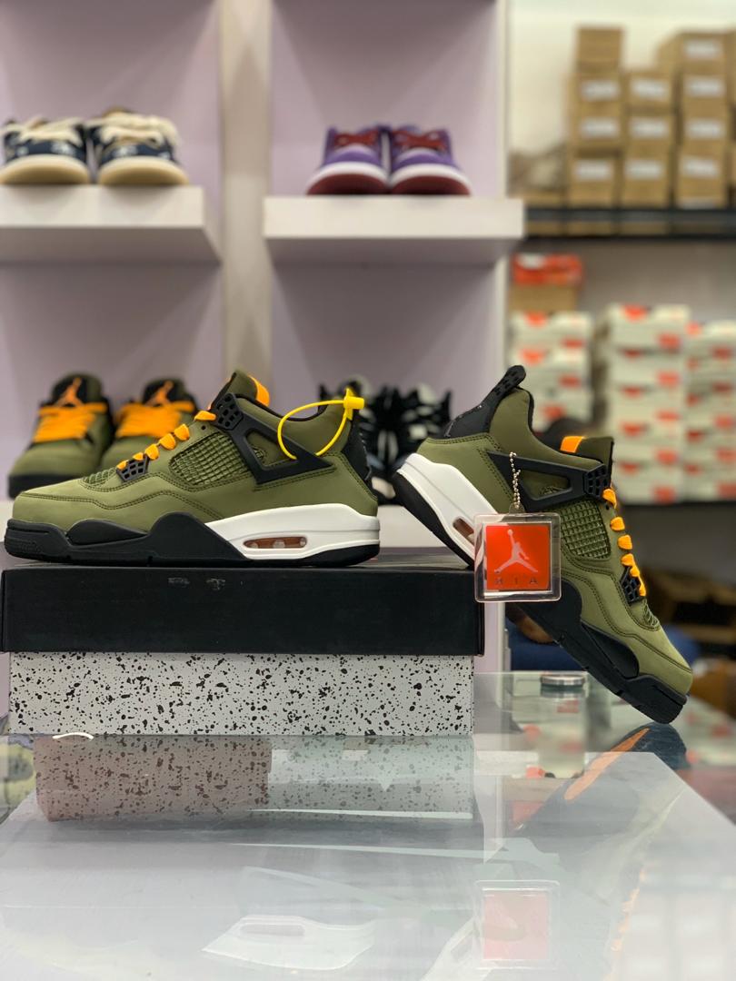 *Undefeated x Air jordan 4 Retro*