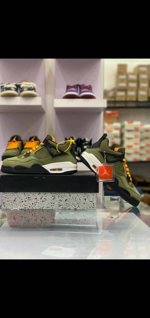 *Undefeated x Air jordan 4 Retro*